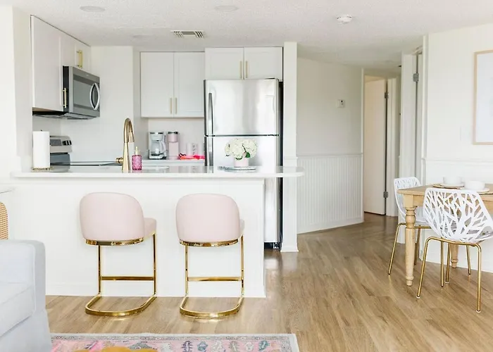 Apartment Newly Renovated Oceanfront Family Fun 2b 2b