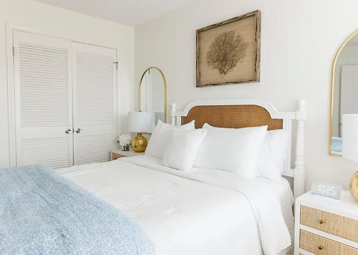 Apartment Newly Renovated Oceanfront Family Fun 2b 2b *