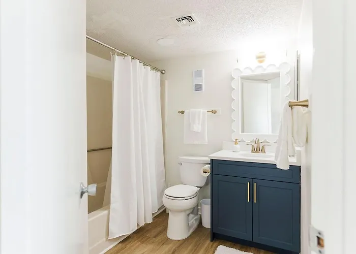 Apartment Newly Renovated Oceanfront Family Fun 2b 2b